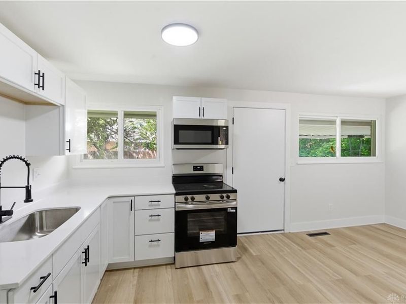 4731 Powell Road, Huber Heights, OH 45424 Photo 9