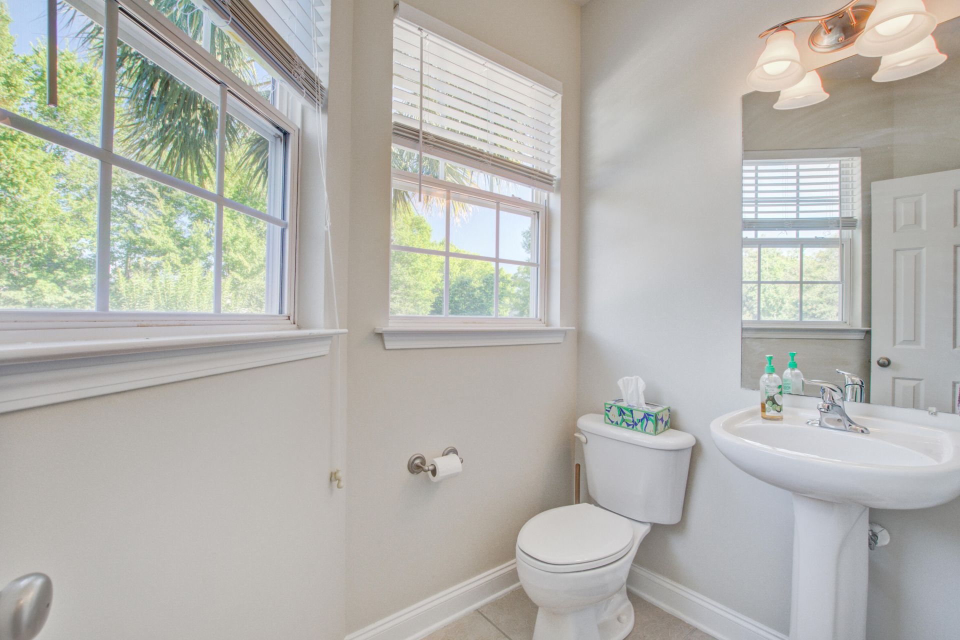 4628 N Palm View Circle Photo 12