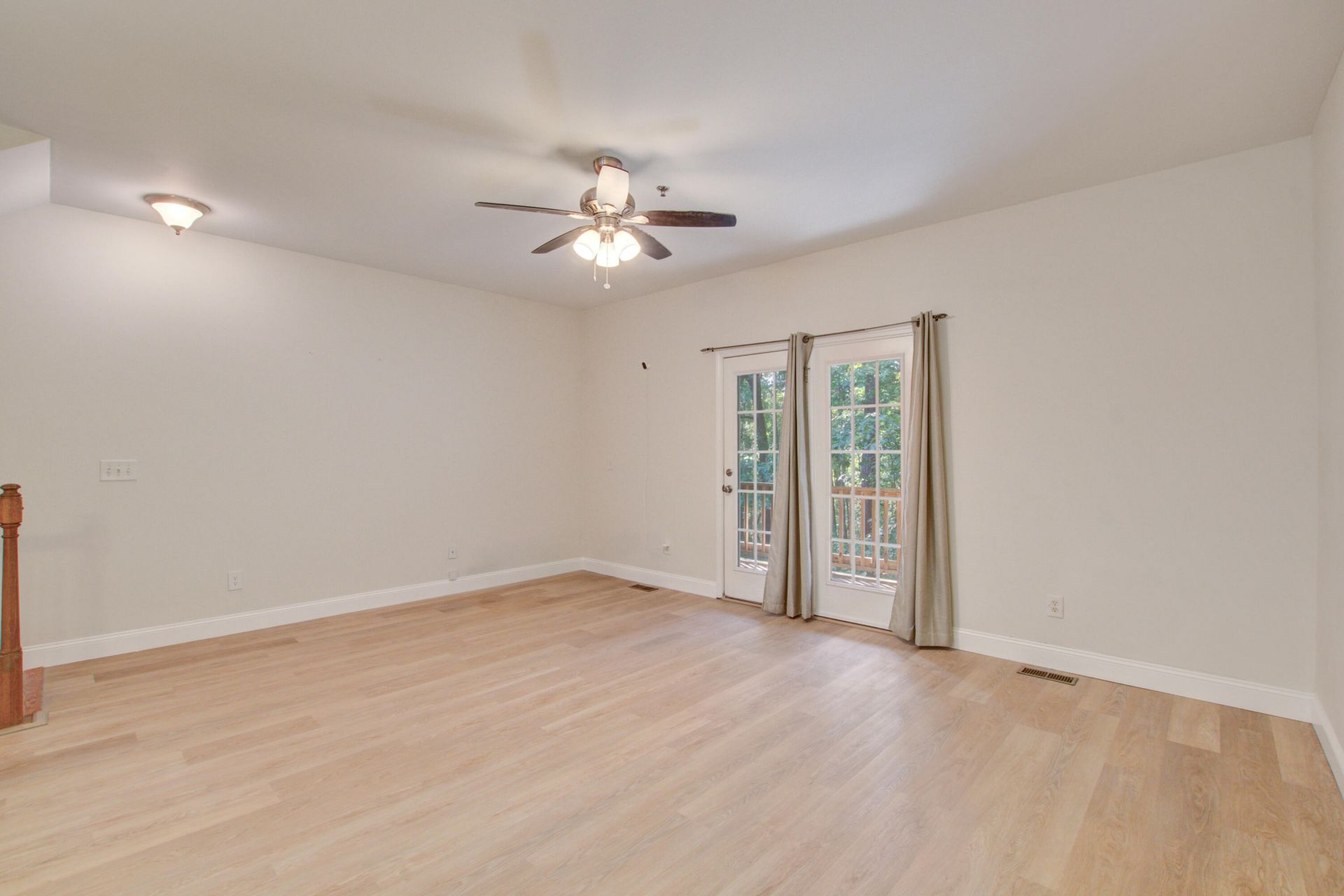 4628 N Palm View Circle Photo 7