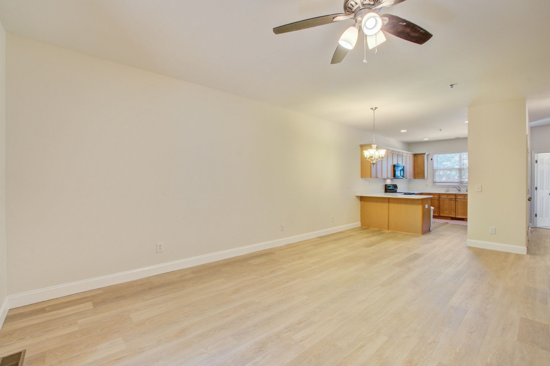 4628 N Palm View Circle Photo 9
