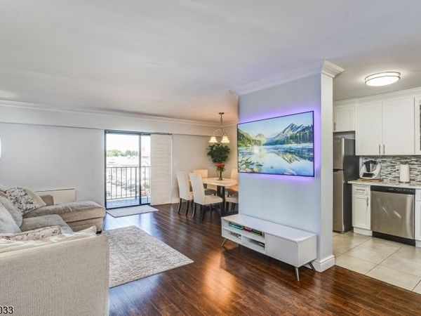 10 N Wood Ave, Linden, NJ 07036