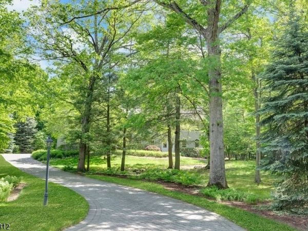 55 Under Rock Rd, Sparta, NJ 07871
