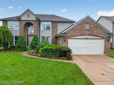 1953 Twin Sun Circle, Walled Lake, MI 48390