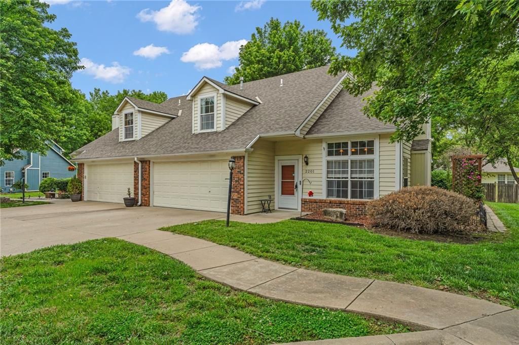 2201 Vail Way, Lawrence, KS 66047 Main Photo