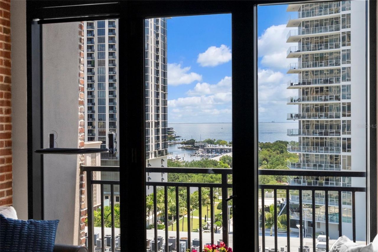 175 2nd Street S, Unit 1007, Saint Petersburg, FL 33701 Photo