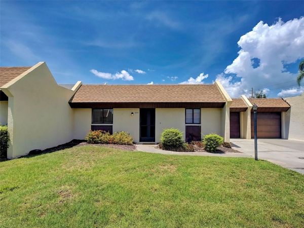 499 ALBEE FARM ROAD, Unit V11, VENICE, FL 34285