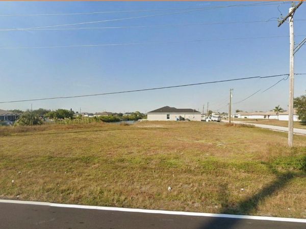 521 KISMET PARKWAY E, CAPE CORAL, FL 33909