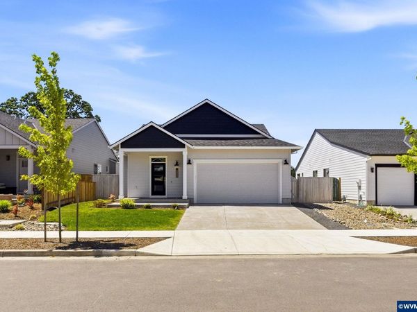 713 Tigerlily St, Silverton, OR 97381