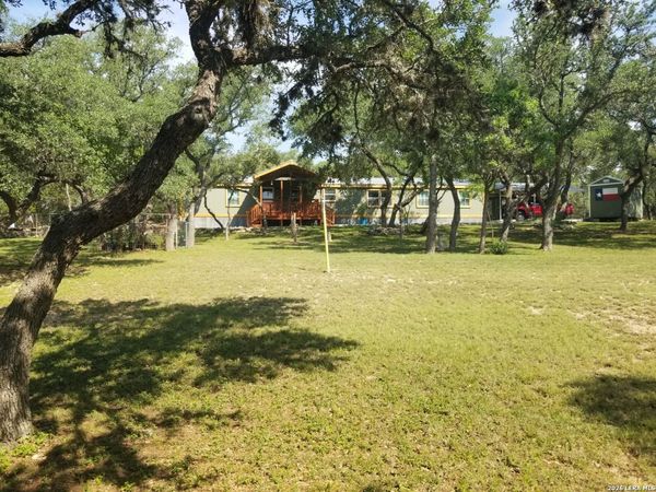9200 Park Road 37, Lakehills, TX 78063