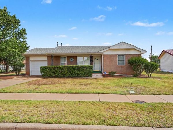 1213 Karen Drive, Altus, OK 73521