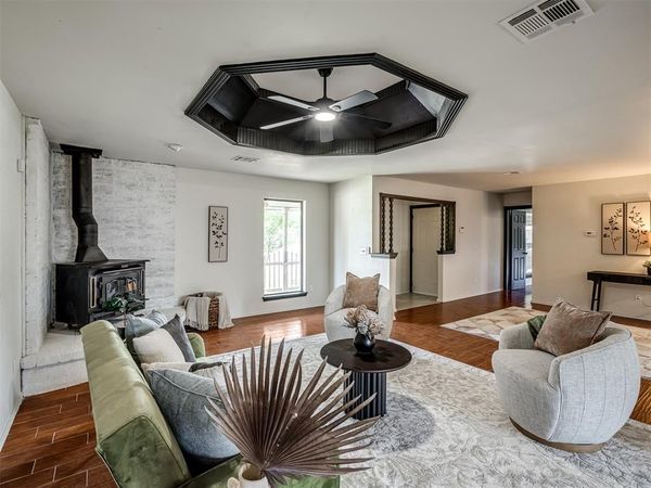 901 NE 6th Street, Moore, OK 73160