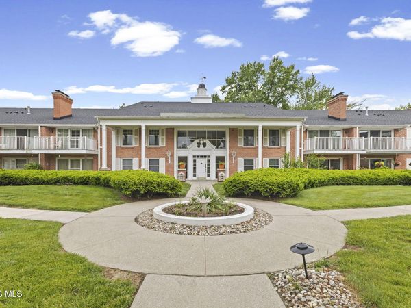 5679 Monroe Street, Sylvania, OH 43560