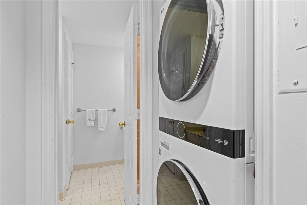 1215 Winding Oaks Circle E, Unit 403, Vero Beach, FL 32963 Photo