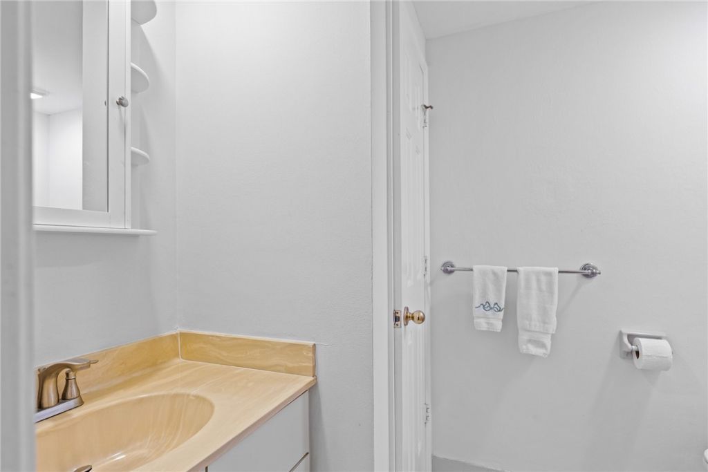 1215 Winding Oaks Circle E, Unit 403, Vero Beach, FL 32963 Photo