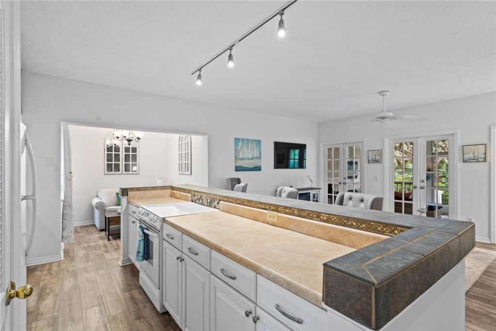 1215 Winding Oaks Circle E, Unit 403, Vero Beach, FL 32963 Photo
