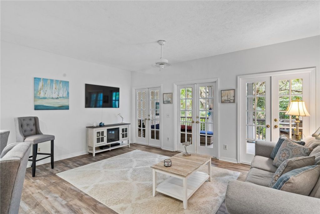 1215 Winding Oaks Circle E, Unit 403, Vero Beach, FL 32963 Photo