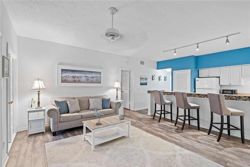 1215 Winding Oaks Circle E, Unit 403, Vero Beach, FL 32963 Photo