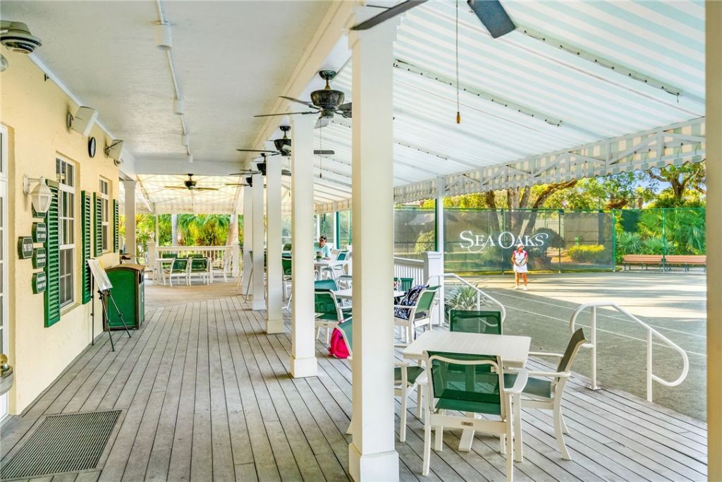 1215 Winding Oaks Circle E, Unit 403, Vero Beach, FL 32963 Photo
