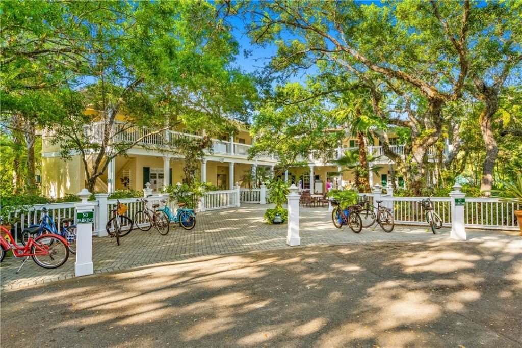 1215 Winding Oaks Circle E, Unit 403, Vero Beach, FL 32963 Photo