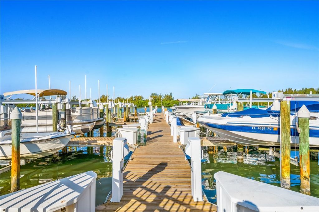 1215 Winding Oaks Circle E, Unit 403, Vero Beach, FL 32963 Photo