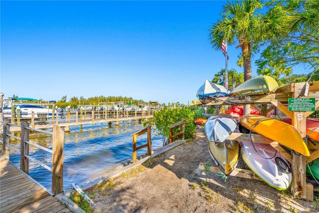 1215 Winding Oaks Circle E, Unit 403, Vero Beach, FL 32963 Photo