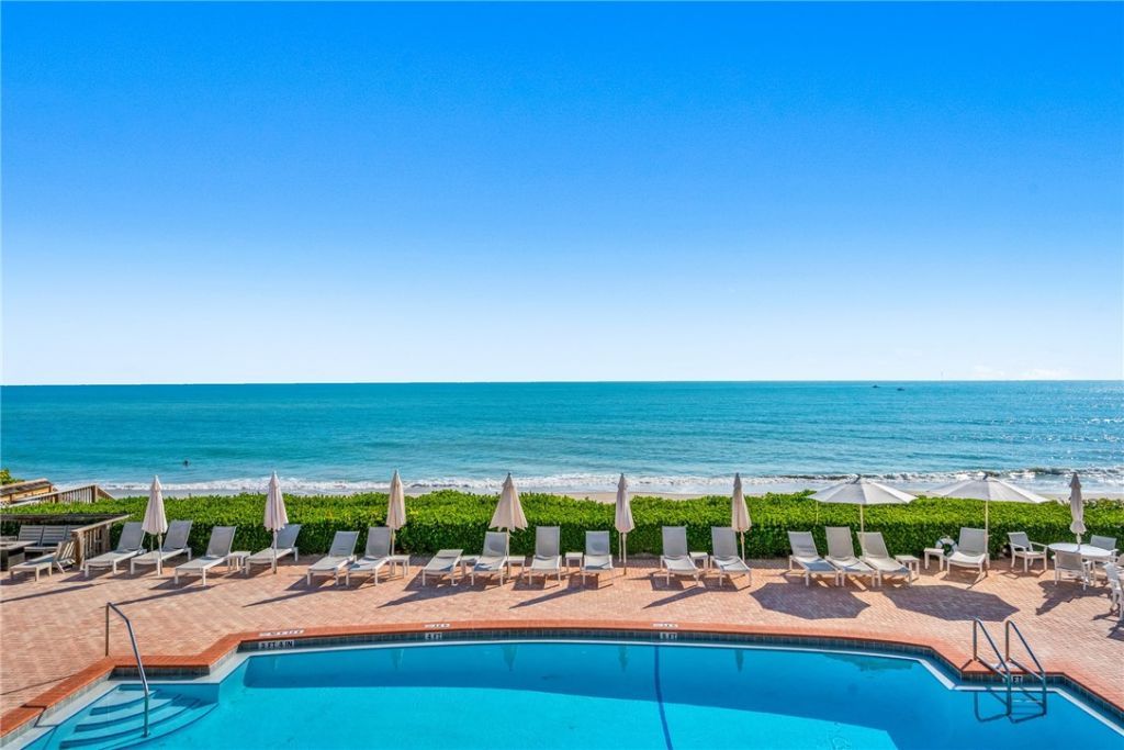 1215 Winding Oaks Circle E, Unit 403, Vero Beach, FL 32963 Photo