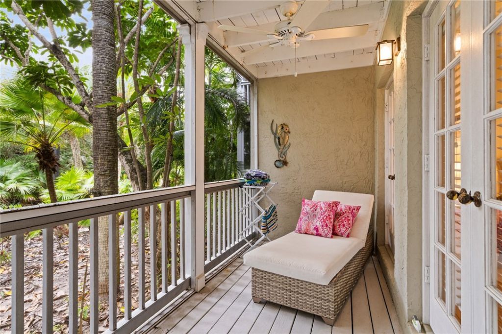 1215 Winding Oaks Circle E, Unit 403, Vero Beach, FL 32963 Photo