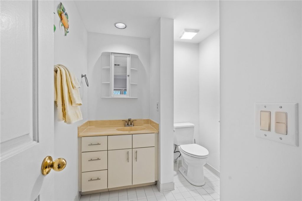 1215 Winding Oaks Circle E, Unit 403, Vero Beach, FL 32963 Photo