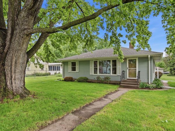 1015 Dionne Street , Roseville, MN 55113