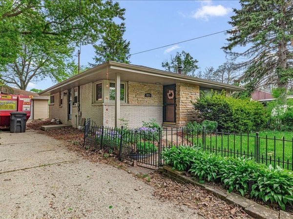 3223 W Cold Spring ROAD, Greenfield, WI 53221