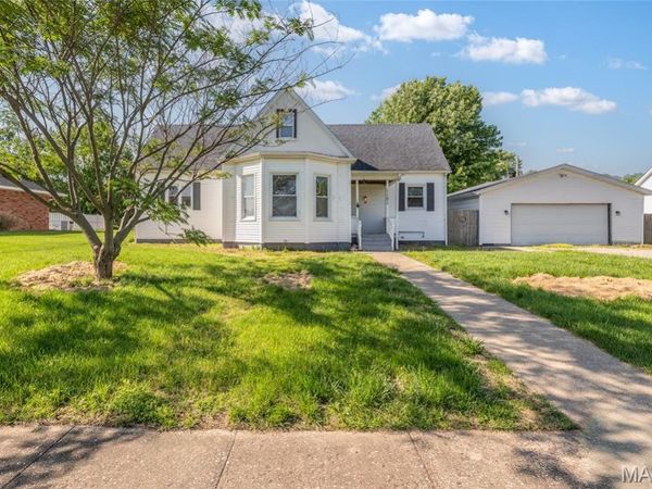 1102 W 6th Street, Staunton, IL 62088