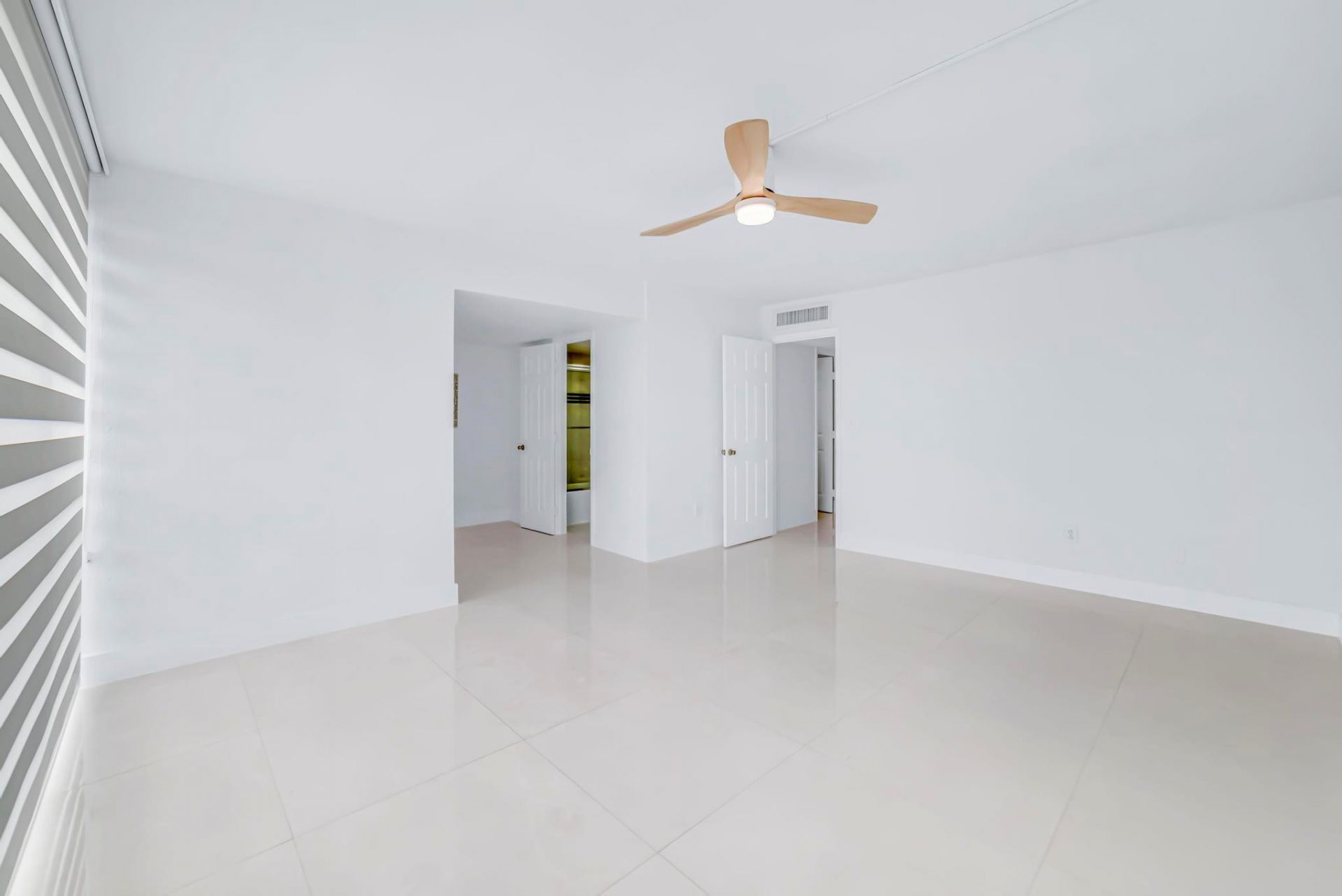 9240 Fontainebleau Boulevard, Unit 505, Miami, FL 33172 Photo