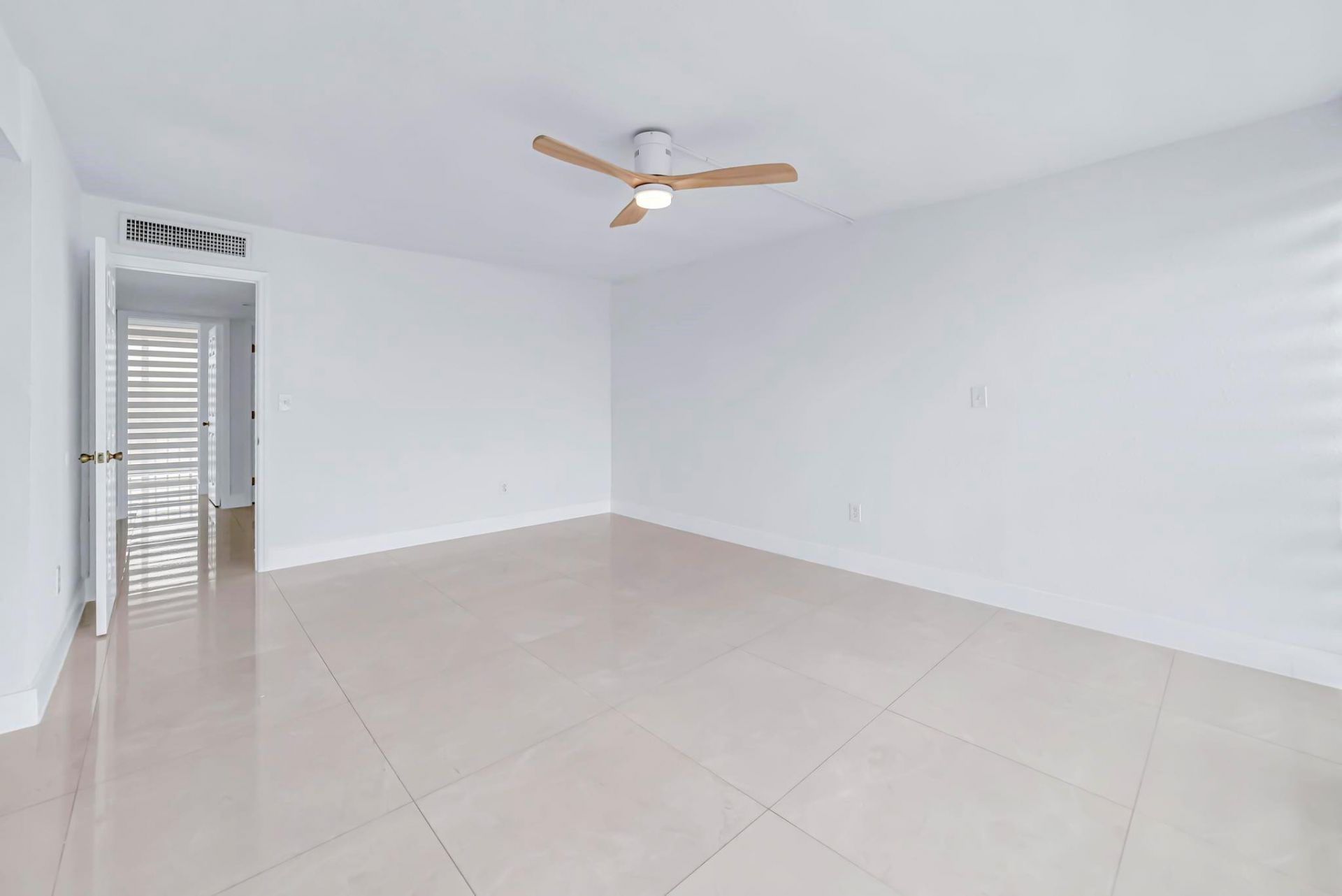 9240 Fontainebleau Boulevard, Unit 505, Miami, FL 33172 Photo