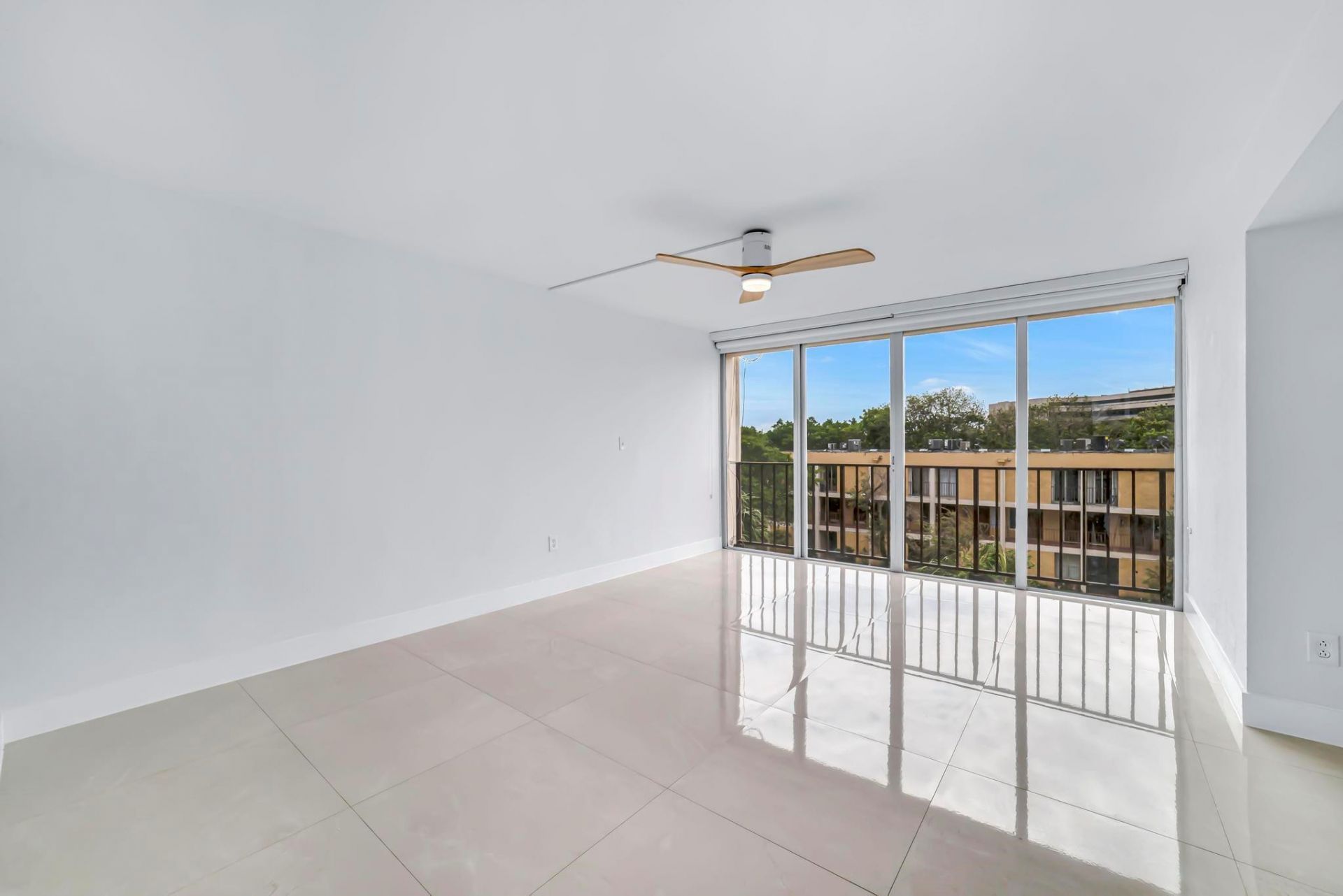 9240 Fontainebleau Boulevard, Unit 505, Miami, FL 33172 Photo
