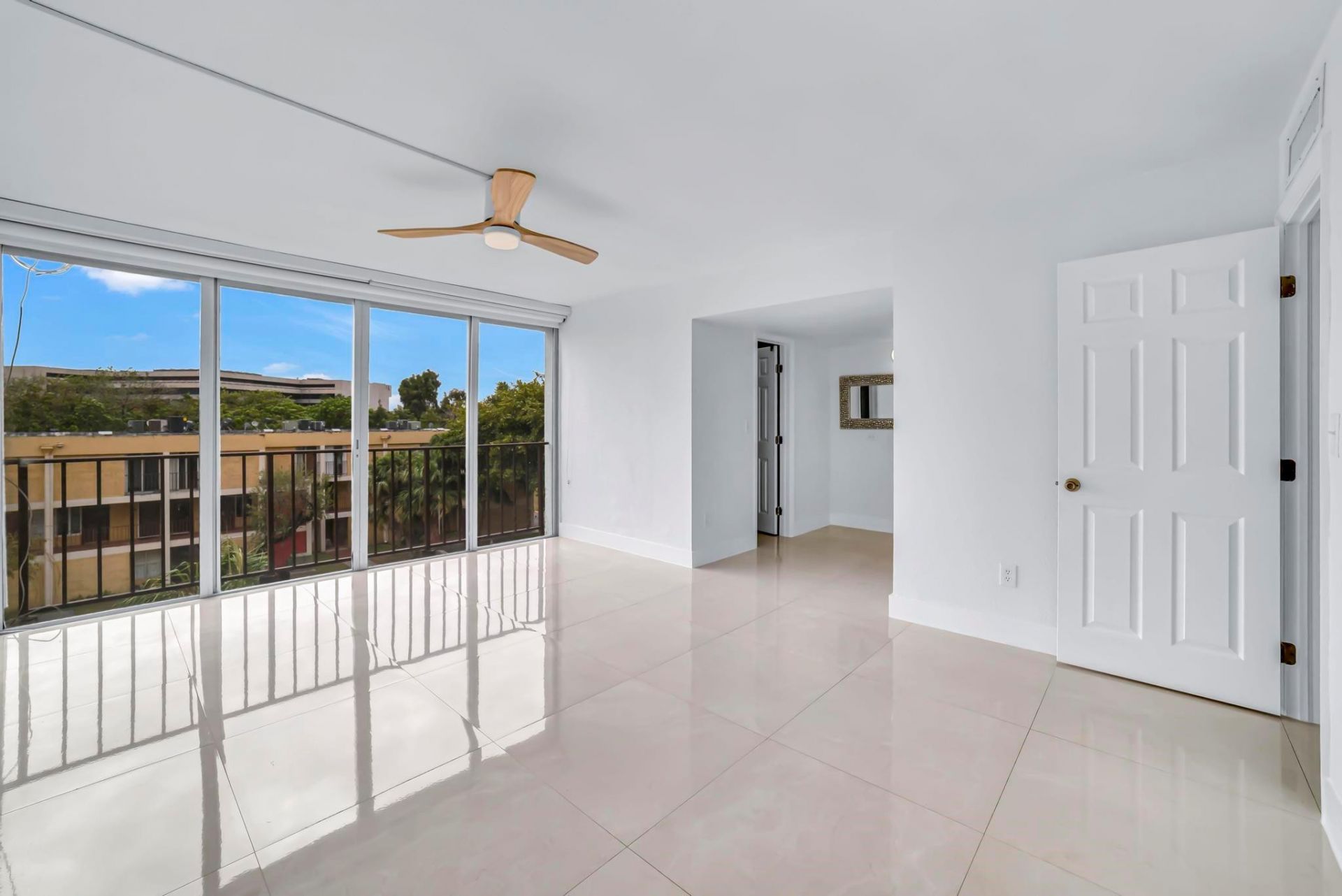 9240 Fontainebleau Boulevard, Unit 505, Miami, FL 33172 Photo