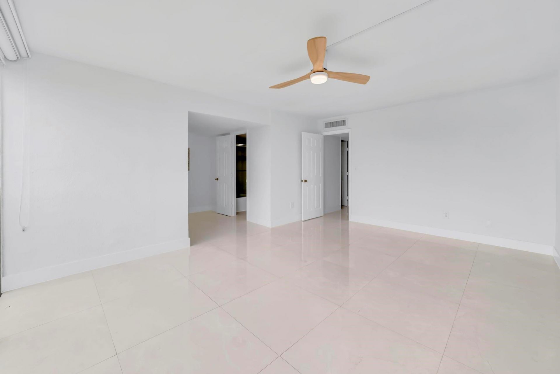 9240 Fontainebleau Boulevard, Unit 505, Miami, FL 33172 Photo