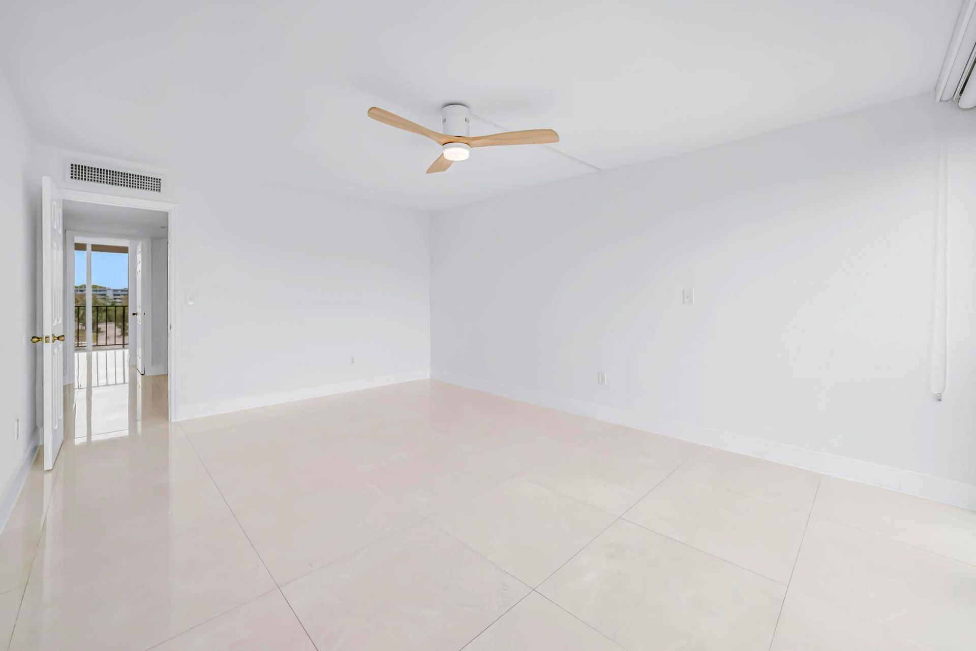9240 Fontainebleau Boulevard, Unit 505, Miami, FL 33172 Photo