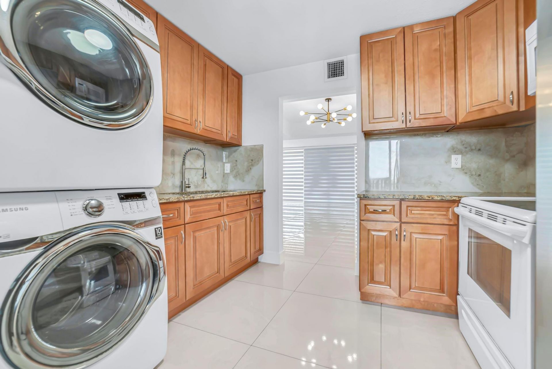 9240 Fontainebleau Boulevard, Unit 505, Miami, FL 33172 Photo