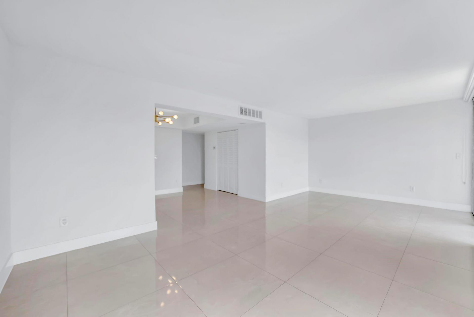9240 Fontainebleau Boulevard, Unit 505, Miami, FL 33172 Photo