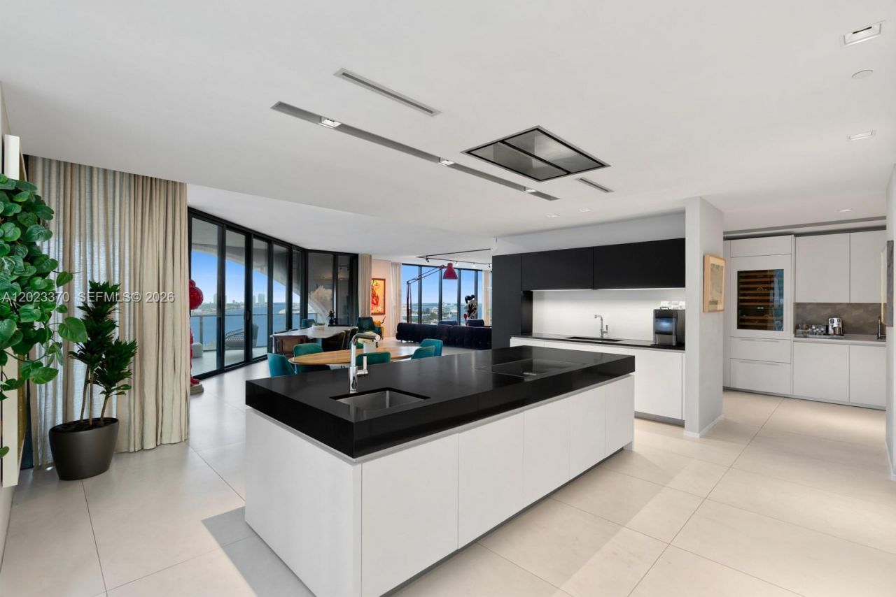 1000 Biscayne Blvd, Unit 1702, Miami, FL 33132 Photo