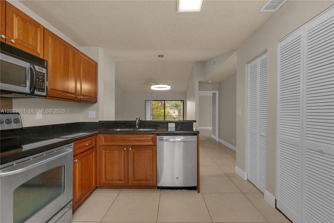 10105 W Sunrise Blvd , Unit 306, Plantation, FL 33322 Photo