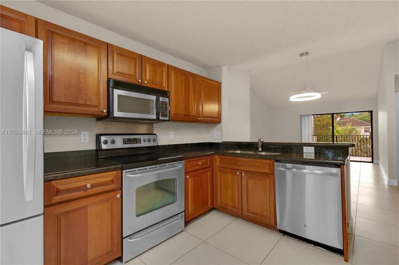 10105 W Sunrise Blvd , Unit 306, Plantation, FL 33322 Photo