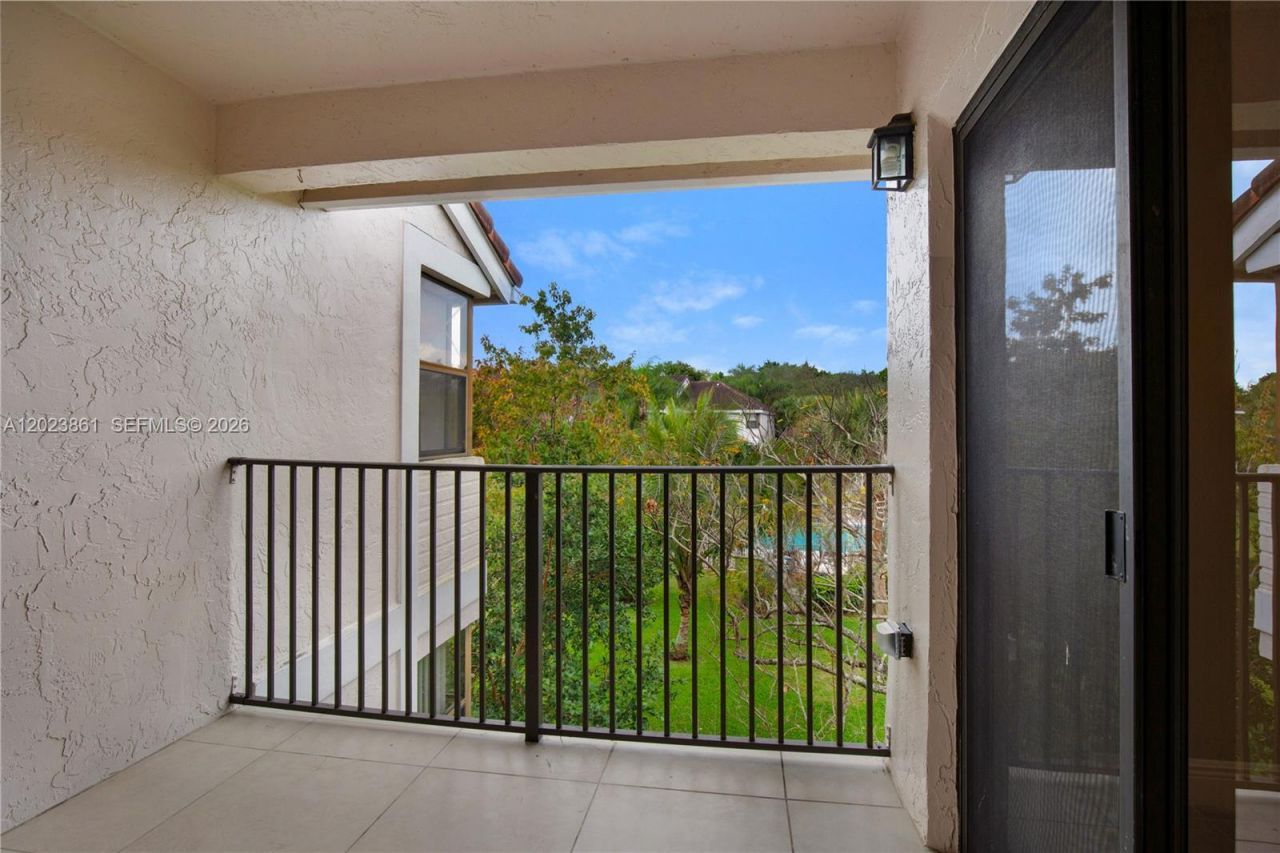10105 W Sunrise Blvd , Unit 306, Plantation, FL 33322 Photo