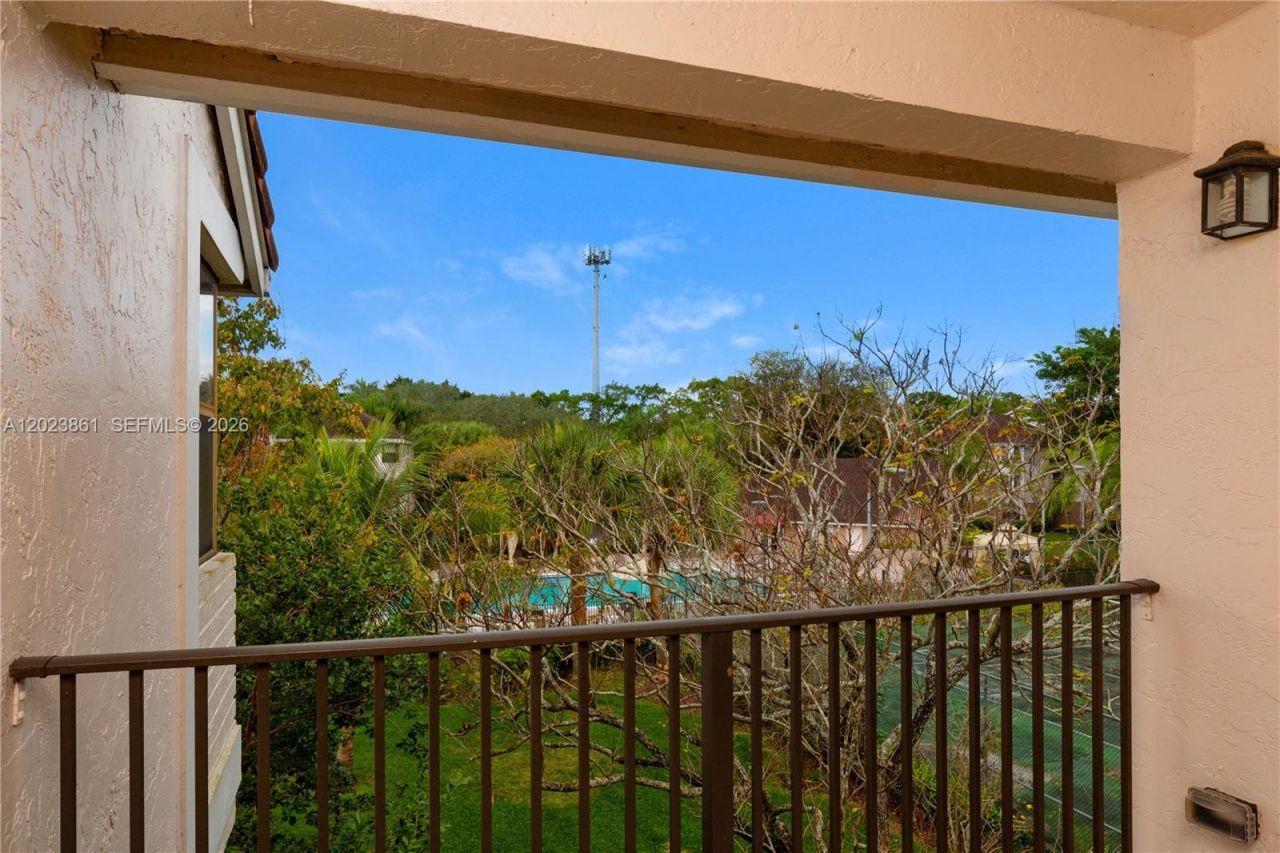 10105 W Sunrise Blvd , Unit 306, Plantation, FL 33322 Photo