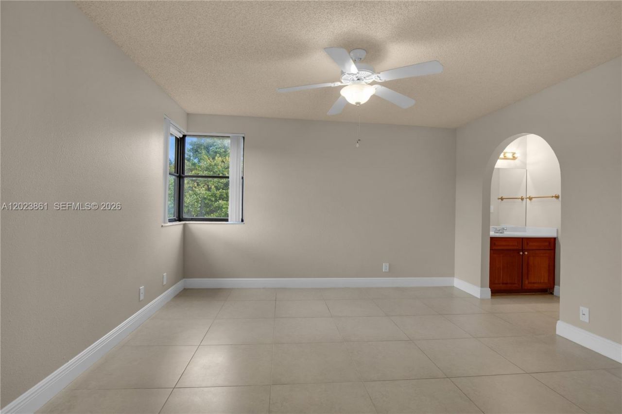 10105 W Sunrise Blvd , Unit 306, Plantation, FL 33322 Photo