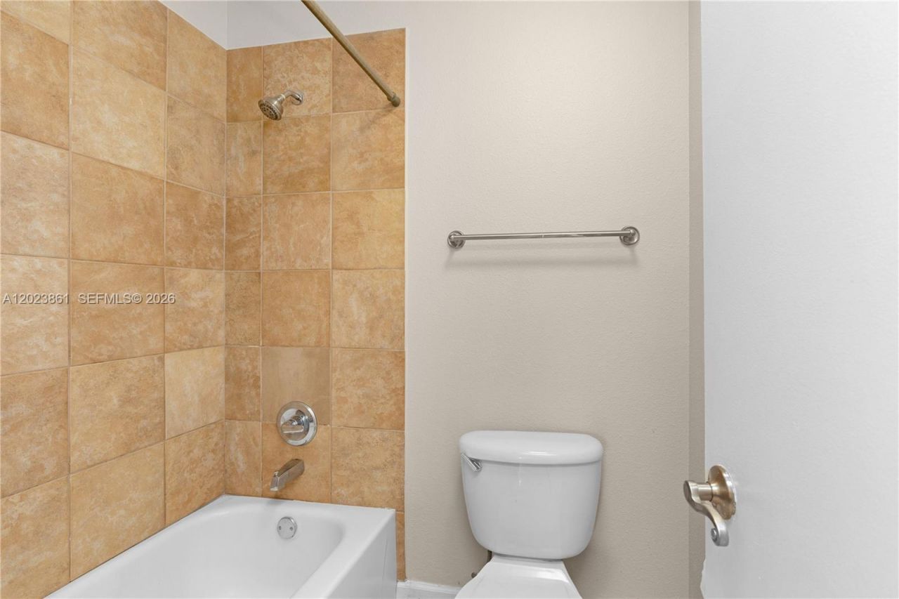 10105 W Sunrise Blvd , Unit 306, Plantation, FL 33322 Photo