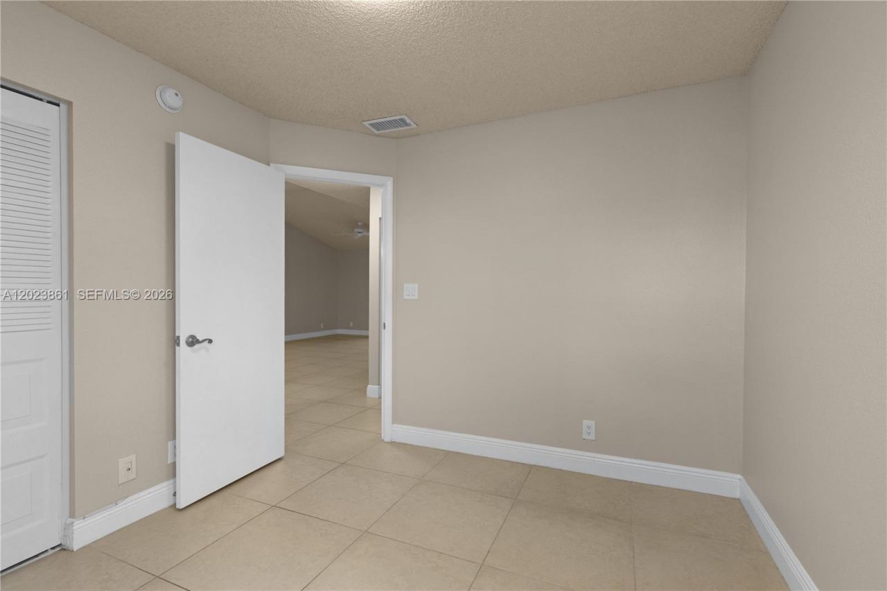10105 W Sunrise Blvd , Unit 306, Plantation, FL 33322 Photo