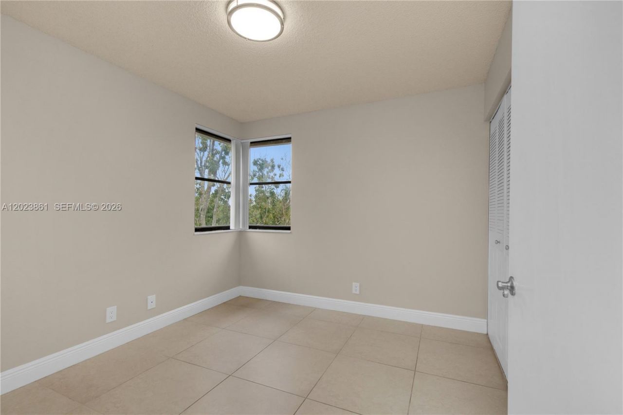 10105 W Sunrise Blvd , Unit 306, Plantation, FL 33322 Photo
