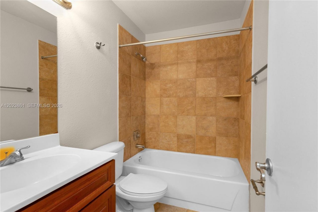 10105 W Sunrise Blvd , Unit 306, Plantation, FL 33322 Photo