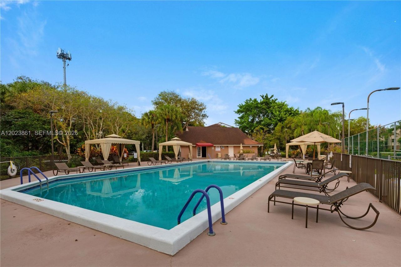 10105 W Sunrise Blvd , Unit 306, Plantation, FL 33322 Photo